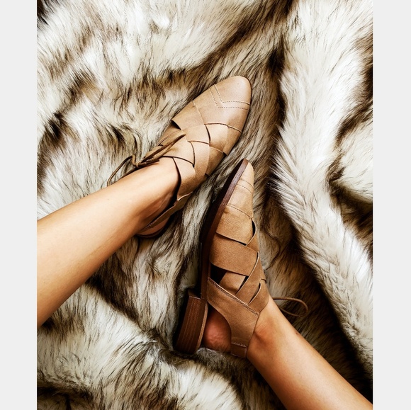 🆕️//The Quincy// Camel cutout vegan leather flat - Picture 2 of 6